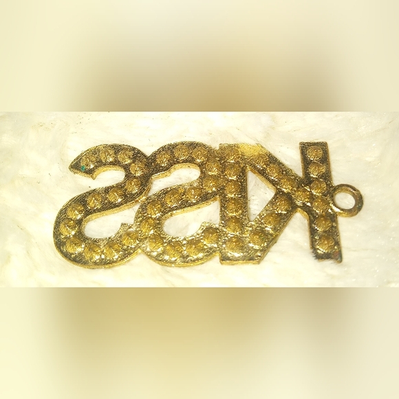 Kiss Rhinestone Charm - Picture 2 of 2